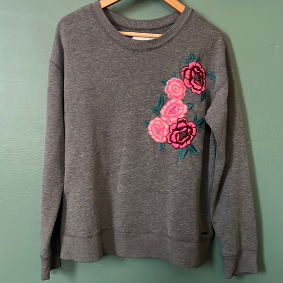 Hollister Tops - Holllister Floral Embroidered Sweatshirt Size Large